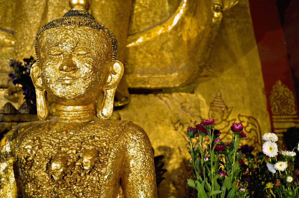 Myanmar: Buddha Statues